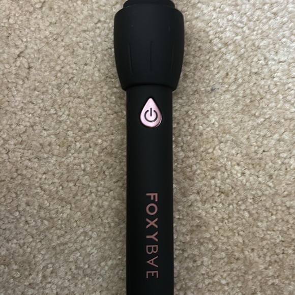 FOXYBAE ROSE GOLD 25mm CURLING WAND - Picture 3 of 6